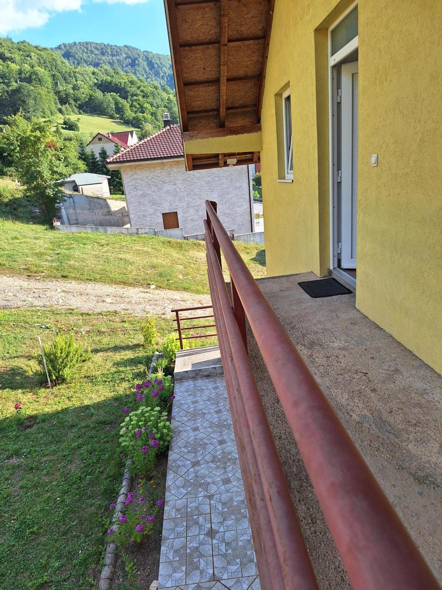 Appartement Apartman Ognjenovic à Plužine Extérieur photo